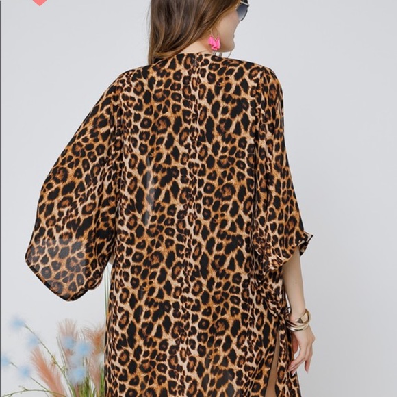 Chic Leopard Print Kimono - Picture 6 of 6